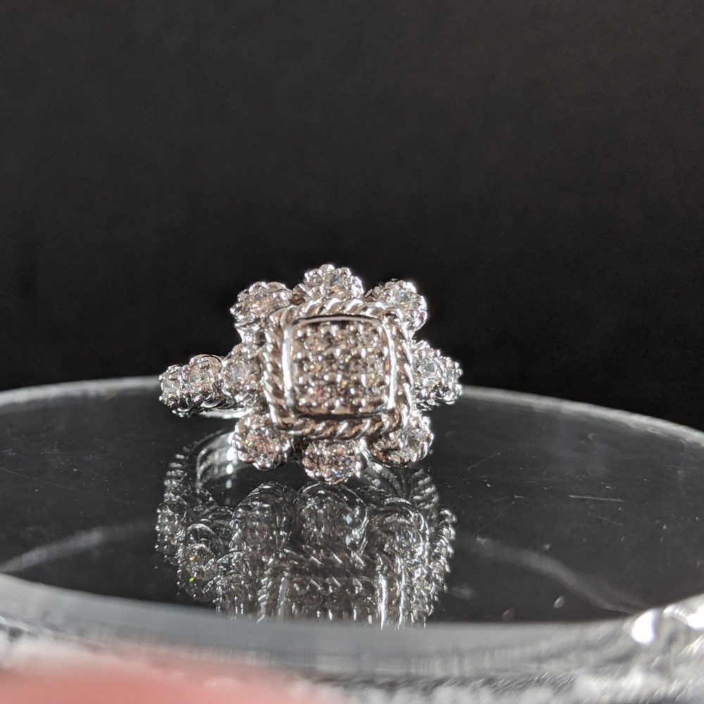 Judith Ripka Silver Floral Cluster Ring - Picture 12 of 12